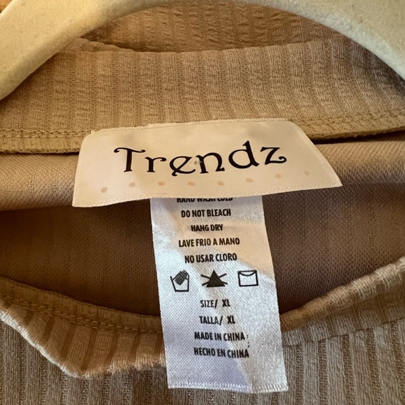 Cream Two-Piece Skirt Set – XL (New With Tags!) - Picture 3 of 7